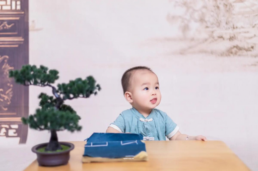 哈密宝宝总是抠鼻子